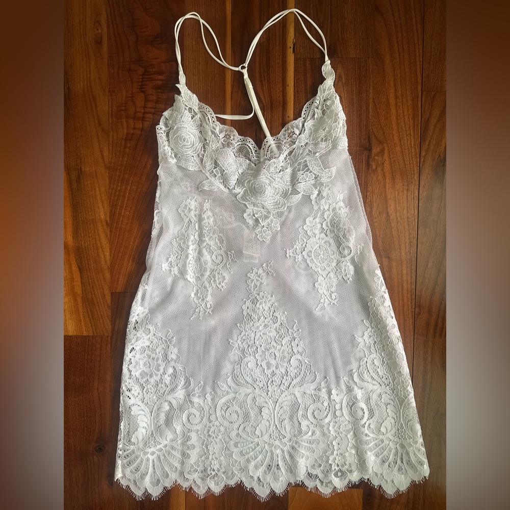 Elegant White Lace Chemise